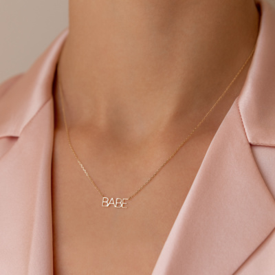 Nameplate Babe Necklace Rose Gold