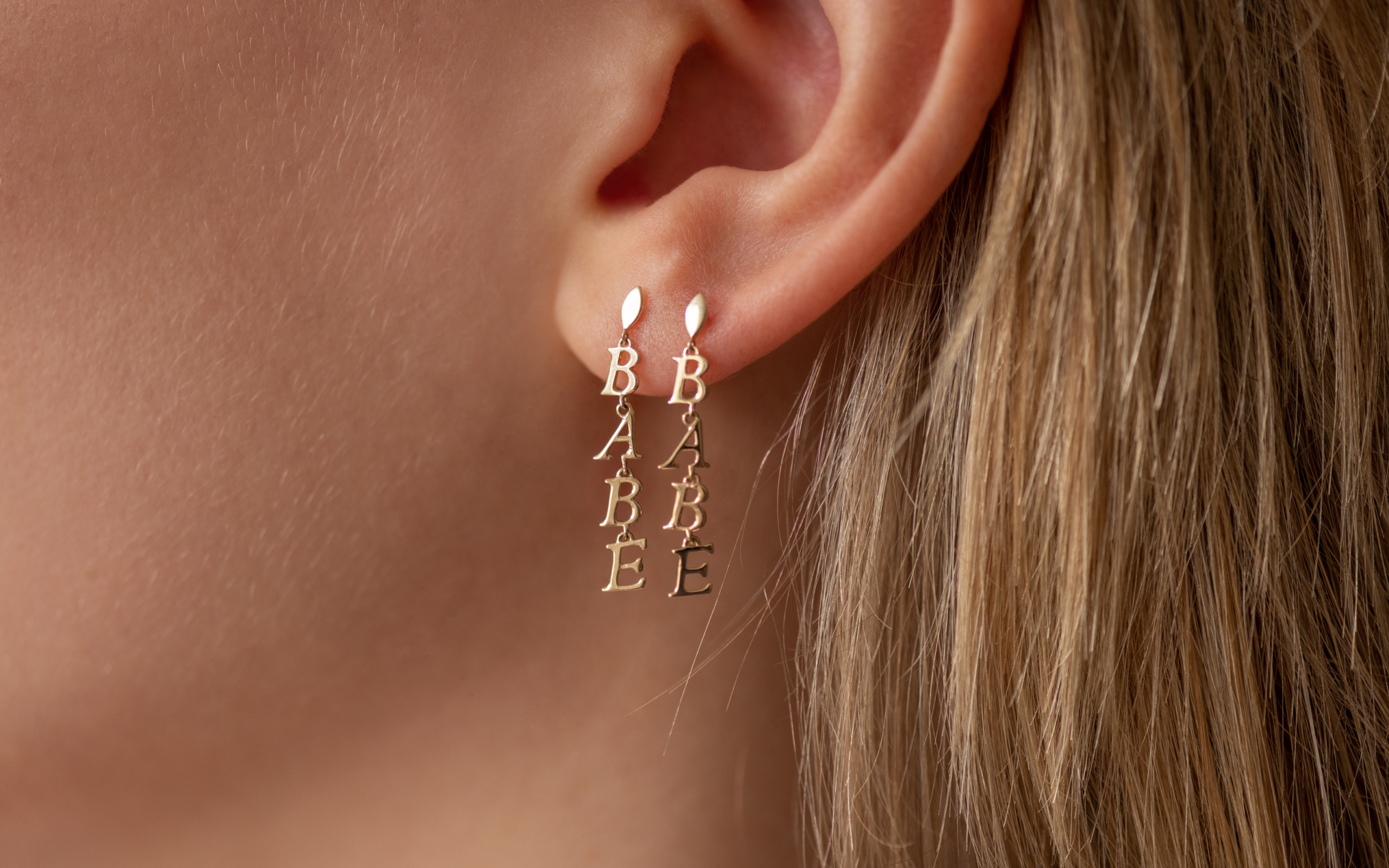 Mantra Off Earring Yellow Gold