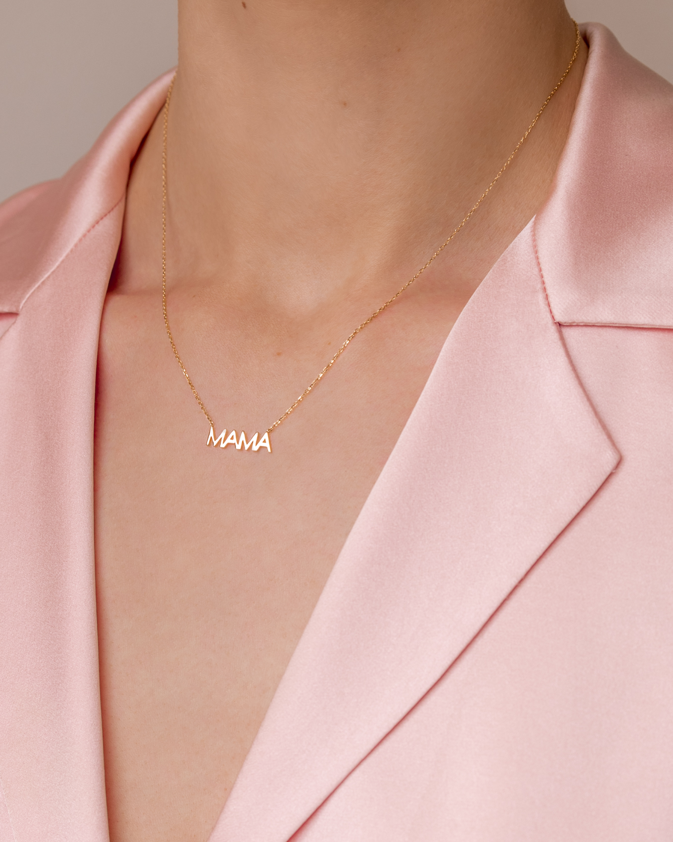 Nameplate Mama Necklace Yellow Gold