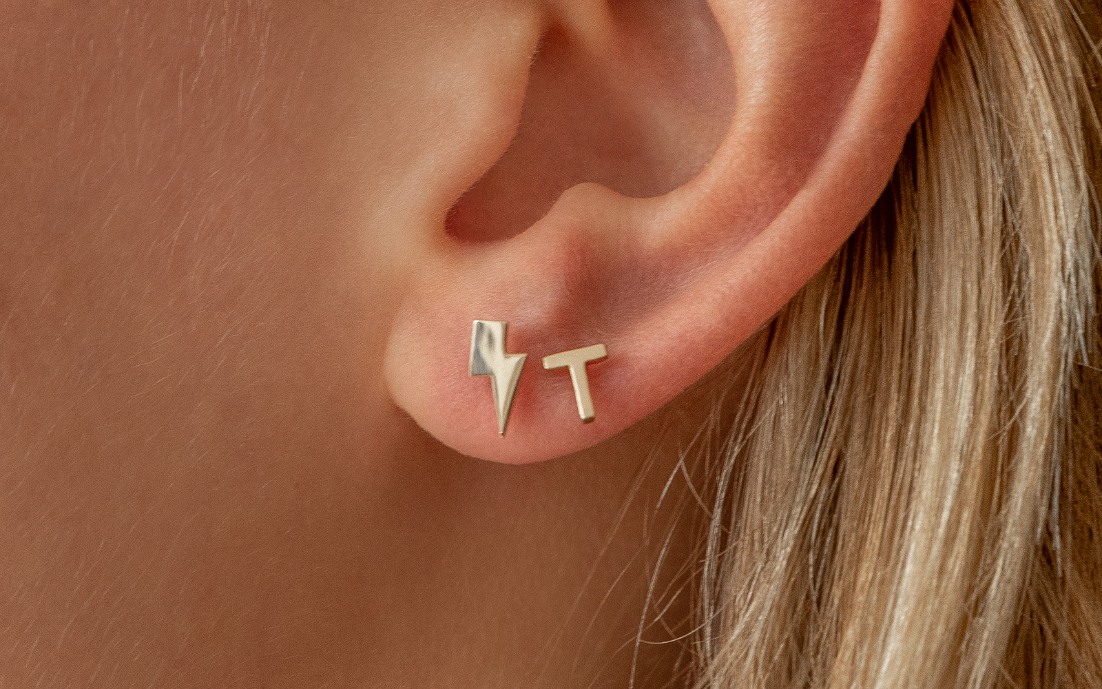 Initial Stud Earring Yellow Gold