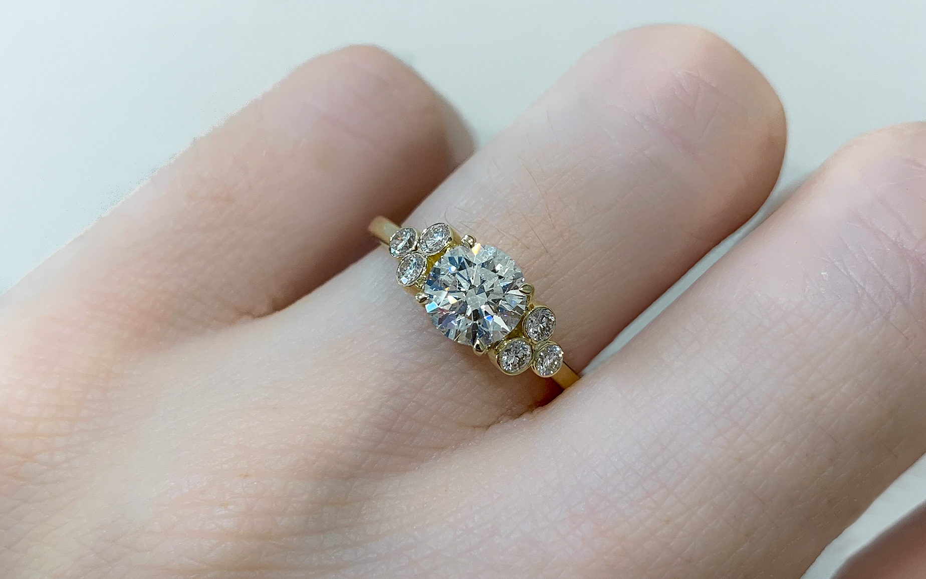 Round brilliant cut diamond cluster engagement ring