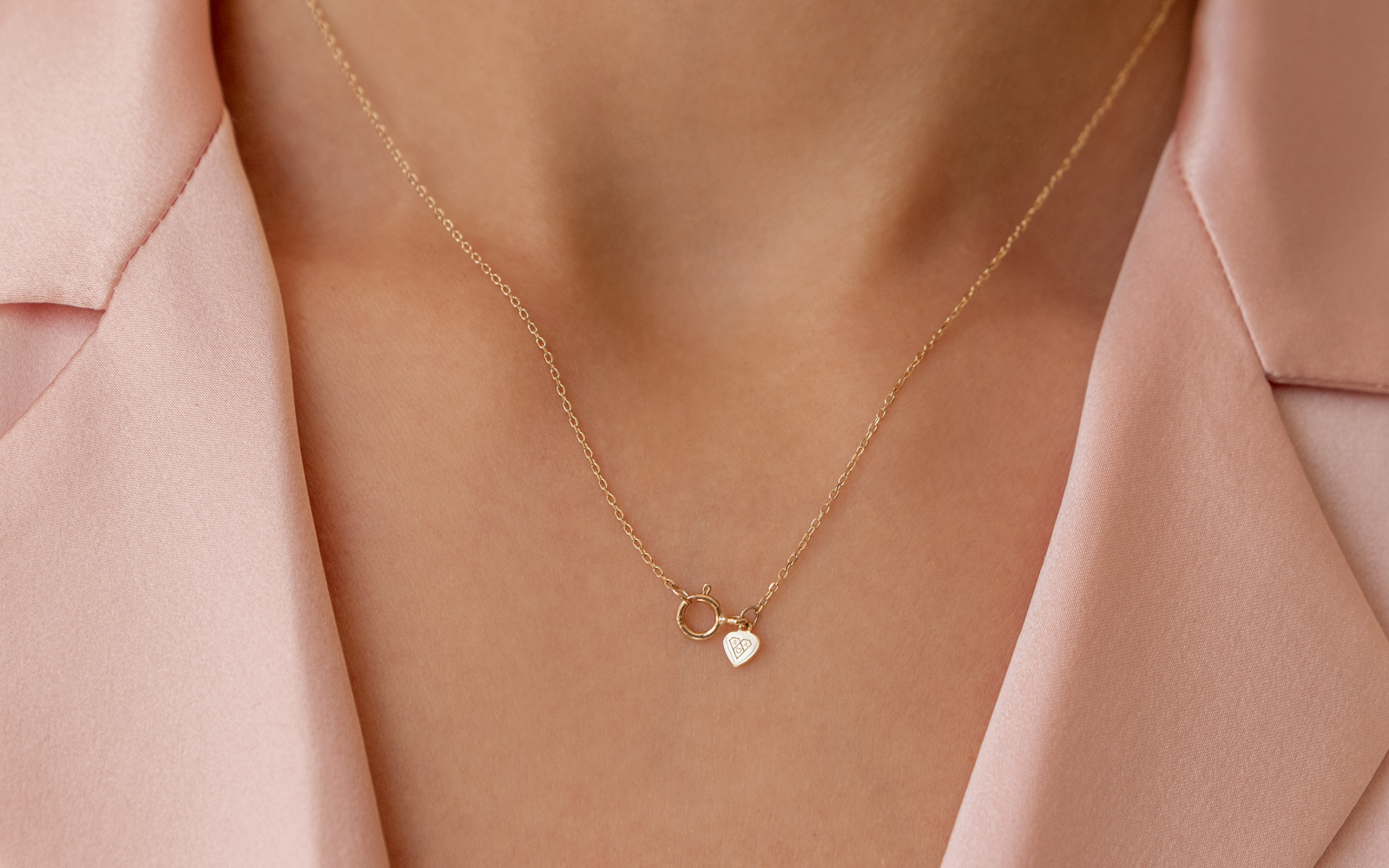 Nameplate Babe Necklace Yellow Gold