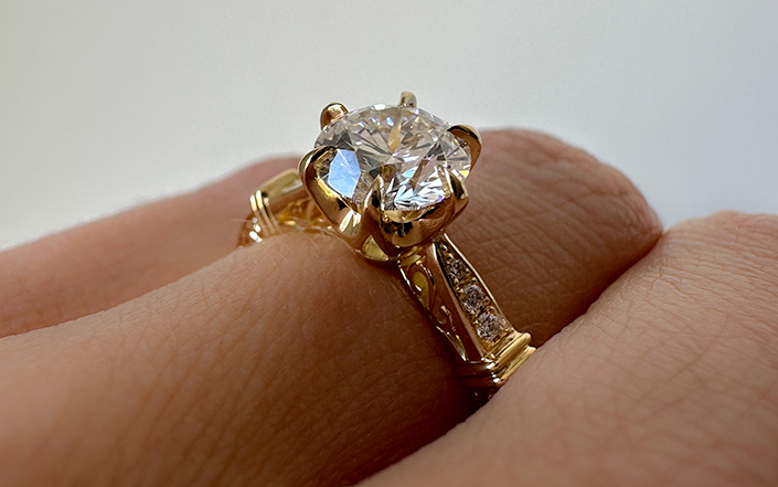 Round Diamond Engagement Ring