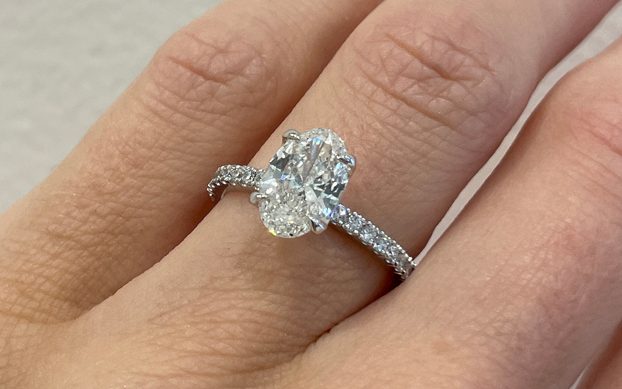 Oval Diamond Engagement ring