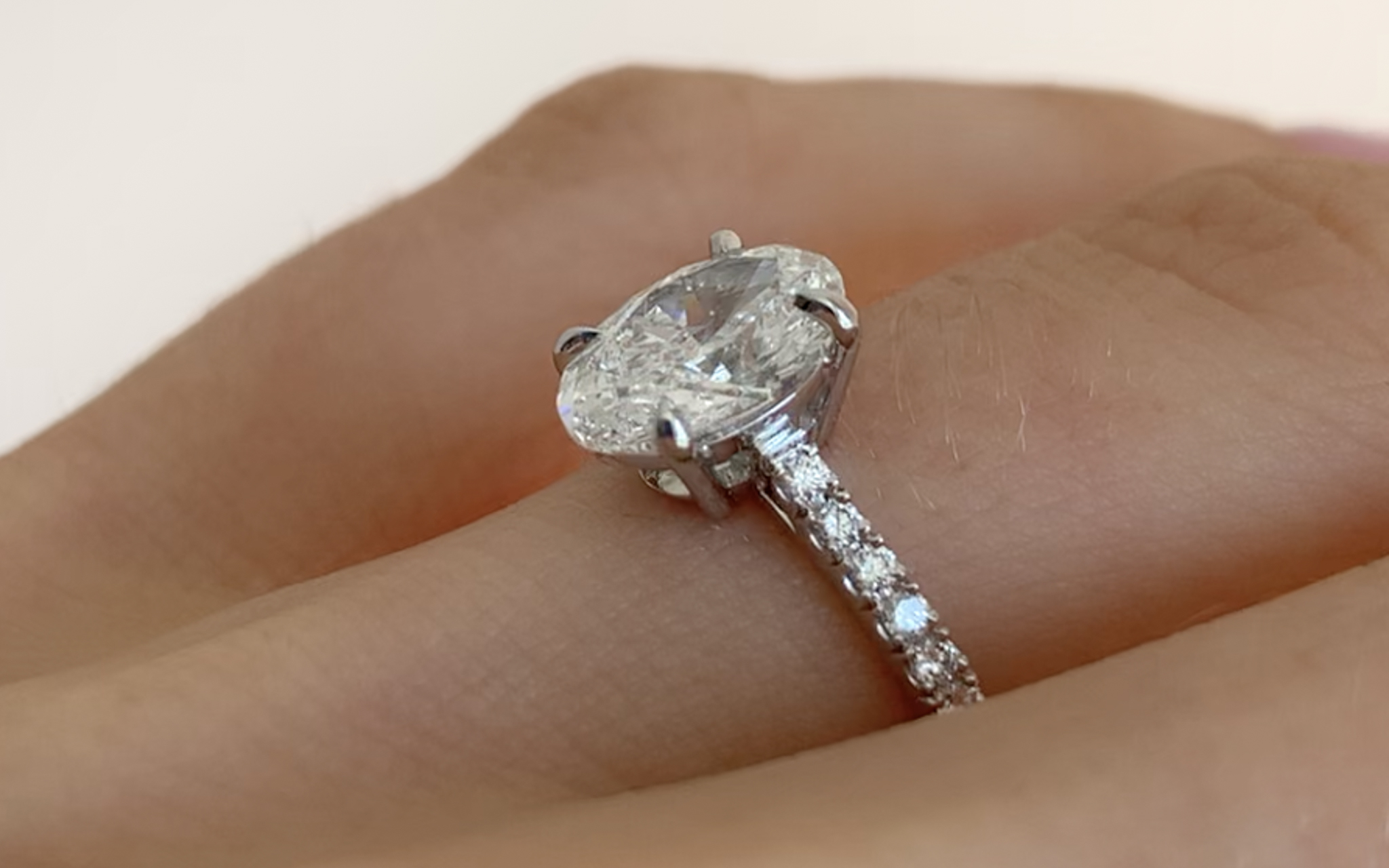 Oval diamond engagement ring